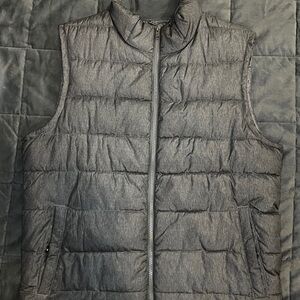 GAP Men’s Charcoal Grey Quilted Vest
